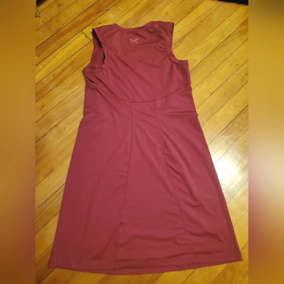 Arc'teryx Solterra v neck sleeveless dress. Pink, red. Size S. Stretchy. Soft. - Picture 4 of 9